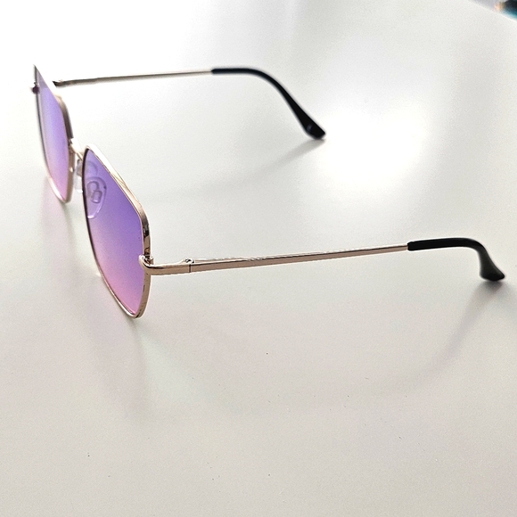 Purple Pink Gradient Lens Sunglasses Gold Tone Rim with Black Case - Picture 3 of 3